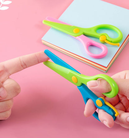 M&G Kids Safety Scissors 13.5mm. Plastic blade, safe elastic force function. "Try me" package.  (2 per pack)
